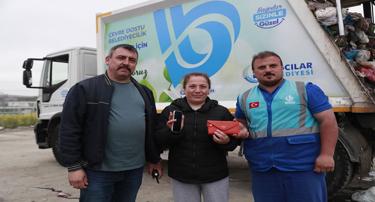 Telefon ve Para Olan Çantasını Yanlışlıkla Çöpe Attı